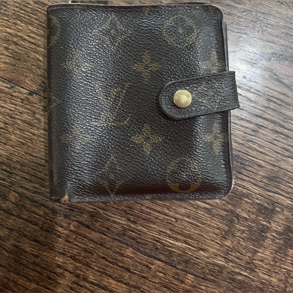 Louis Vuitton Wallet-AUTHENTIC